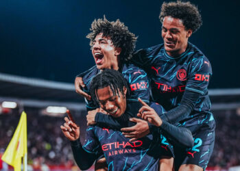 Hamilton conduce al City al pleno de victorias en la fase de grupos