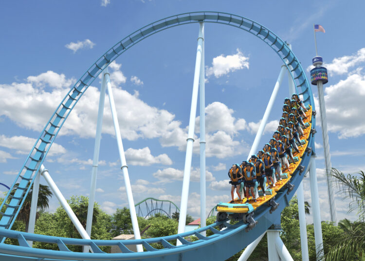 VIDEO: Montaña rusa se detiene a más de 40 metros y deja cabeza abajo a decenas de personas por casi una hora