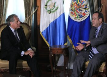 Almagro visita Guatemala ante temores por cambio en el poder