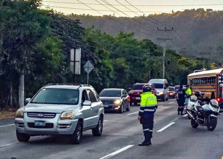 Peatón pierde la vida tras ser atropellado sobre autopista a Comalapa