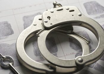 Detienen a un matrimonio que iba a matar a su hijo de cinco años al creer que “estaba poseído”