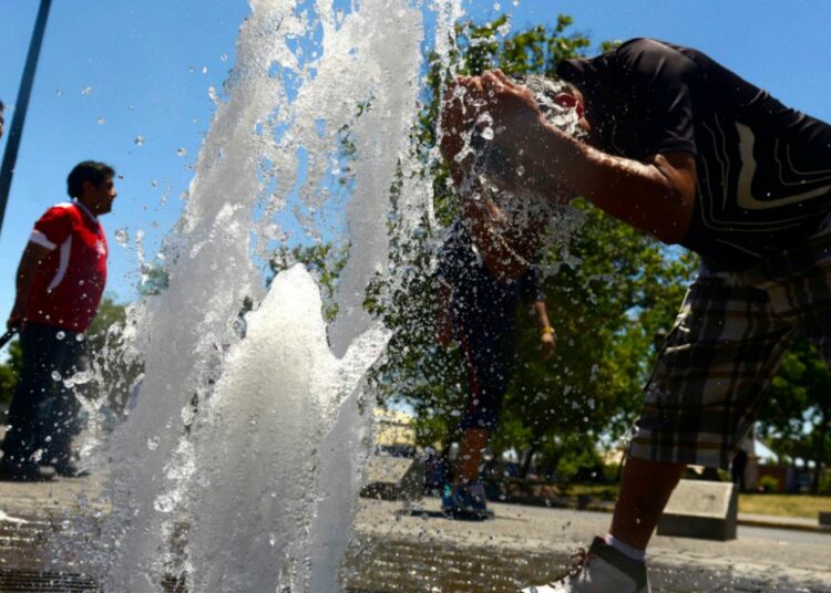 Chile en alerta por una ola de calor que se pronostica desde este jueves en Santiago y la zona central del país