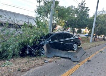 Reportan accidente de tránsito en autopista a Comalapa, que dejó dos personas lesionadas