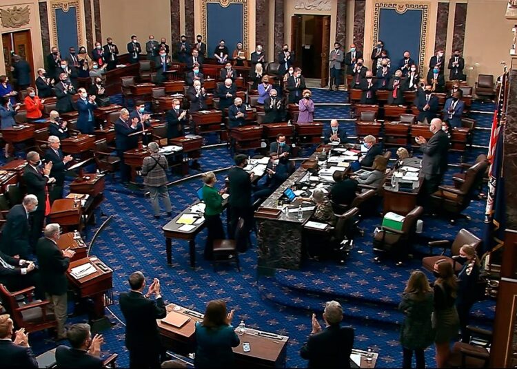 Senado EE.UU. busca aprobar fondos para Israel y Ucrania