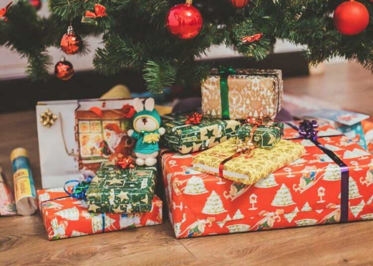 Las estrellas del espectáculo también reciben malos regalos en navidad