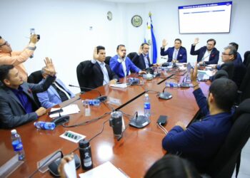 Diputados acuerdan crear ley para combatir lavado de activos y financiamiento del terrorismo