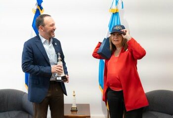 Patricia Bullrich, nueva ministra de seguridad de Argentina, se reúne con Gustavo Villatoro 