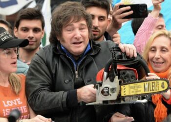 El Plan Motosierra de Javier Milei ya está en marcha y promete recortes, devaluación y «trago amargo»