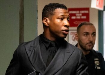 Jonathan Majors es culpable de acoso y agresión contra su ex novia