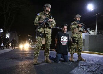 Capturan a marero que pidió el DUI a un motociclista repartidor para ingresar en una colonia de Santa Tecla