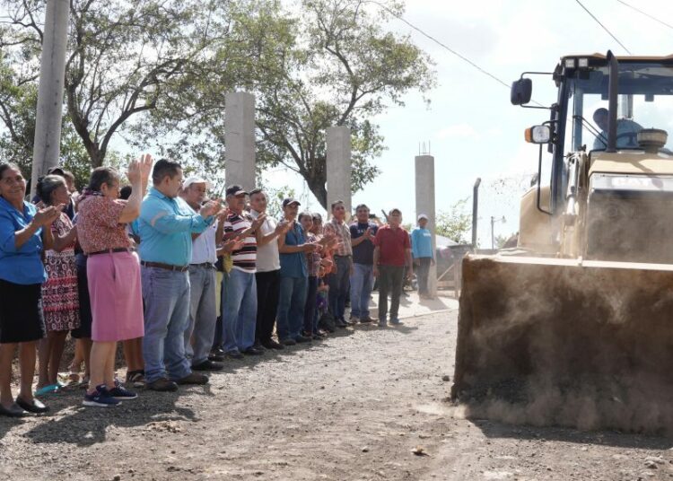Pobladores en San Pedro Puxtla, Ahuachapán, serán beneficiados con proyecto vial