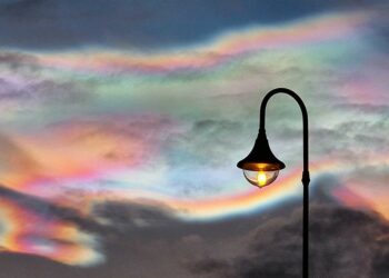 (VIDEOS) Nubes ‘arcoíris’ extremadamente raras colorean el cielo 