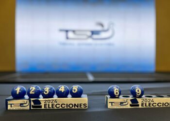 TSE define por sorteo las posiciones de banderas en papeletas de votación