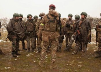 Ucrania busca voluntarios “hispanoparlantes” para el frente con paga de 3.000 euros al mes y 367.000 si mueres