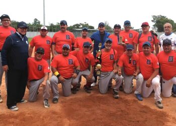 Boston celebró su título en el remozado Estadio Pablo Arnoldo Guzmán