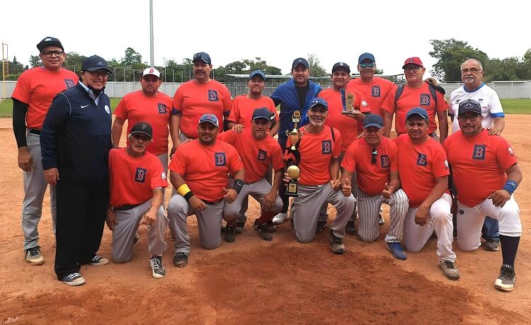Boston celebró su título en el remozado Estadio Pablo Arnoldo Guzmán