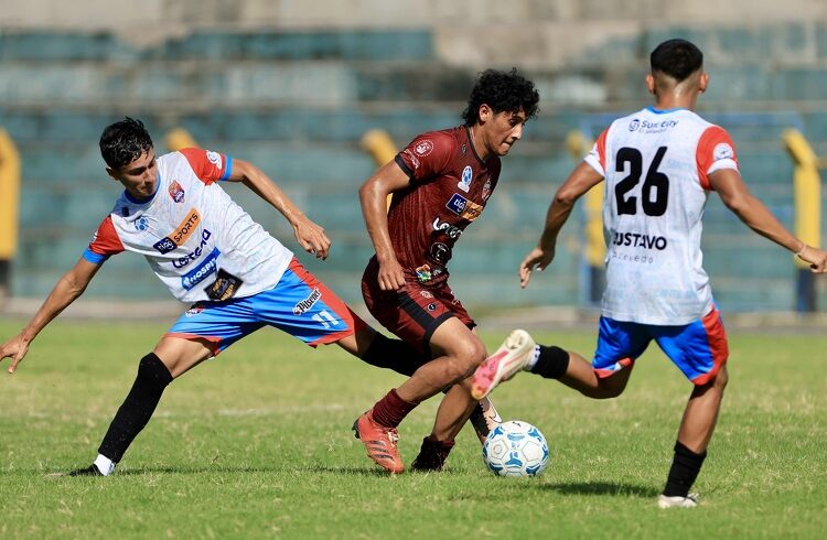 Santa Ana rescató un punto ante San Vicente