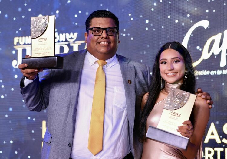 Ivonne Nóchez y Roberto Hernández son las Estrellas del Año
