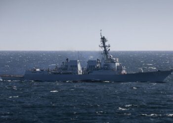 Los rebeldes hutíes atacaron un destructor de Estados Unidos en el mar Rojo