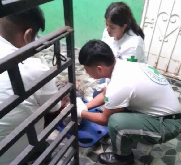 Hombre muere tras caer de un techo en Santa Ana