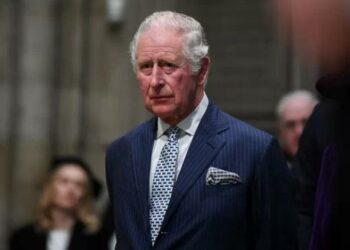 El rey Carlos III será sometido a un tratamiento por el agrandamiento de la próstata