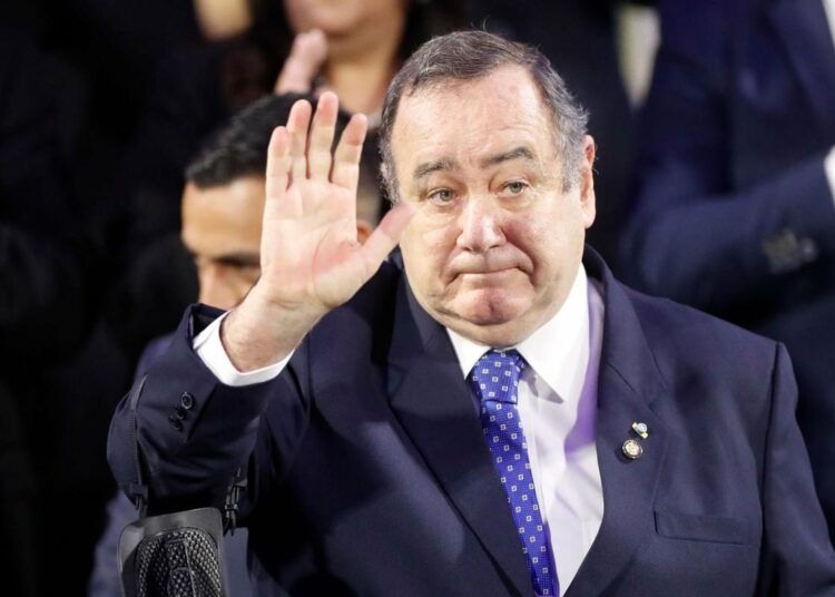 Bernardo Arévalo retira la seguridad a un gran número de exfuncionarios de Giammattei en Guatemala