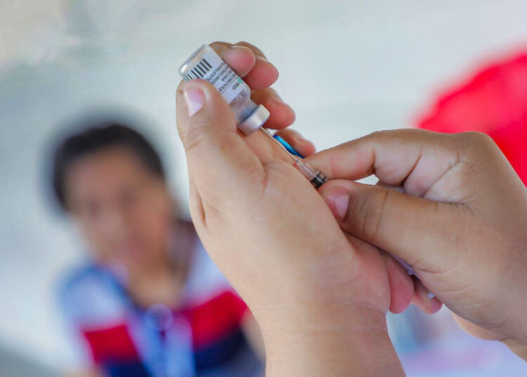 Ministerio de Salud realiza jornadas de vacunación en Santa Tecla