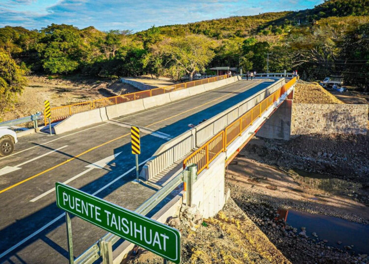 Habilitan paso vehicular en el puente sobre río Taisihuat, San Miguel