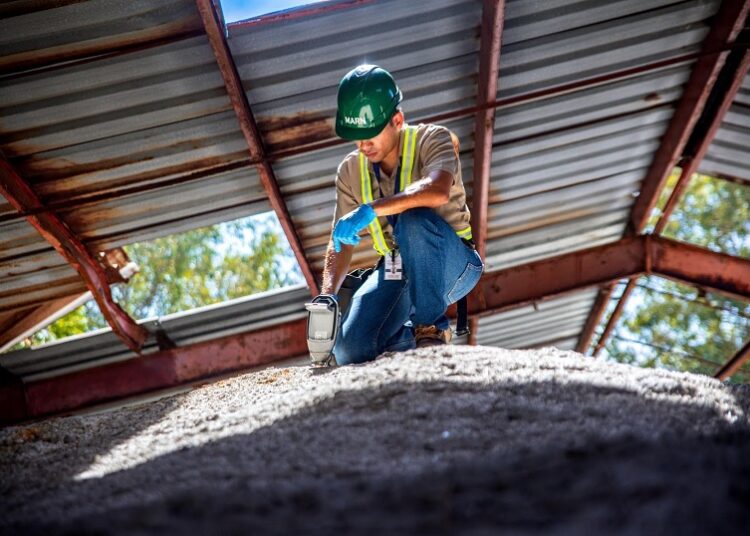 Con concreto se blindan cenizas y escorias de la explanta de Baterías de El Salvador