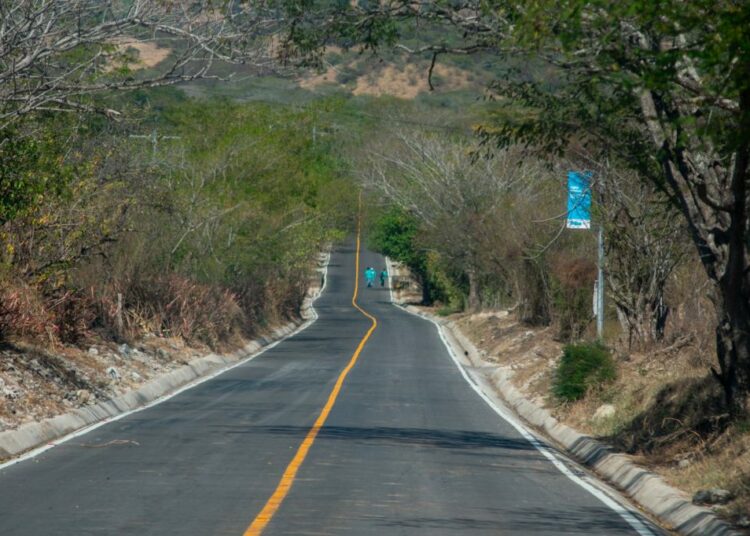 Gobierno cumple a los habitantes de Bolívar con renovación de calle rural