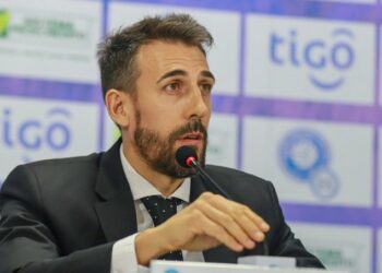 El técnico español, David Dóniga Lara, fue presentado como el nuevo DT de la Selección de El Salvador
