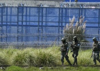 Ecuador: Encuentran más de un centenar de armas en zona residencial de Quito