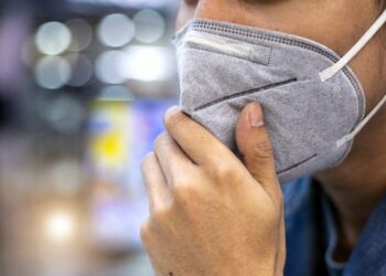 España impone uso obligatorio de mascarillas en hospitales