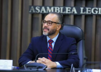 Diputados iniciarán estudio de ley de especialidades que regulará las profesiones de medicina