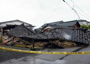 (VIDEOS) Tsunami afecta a Japón tras varios terremotos de hasta 7,6 de magnitud que ha dejado personas atrapadas bajo los escombros