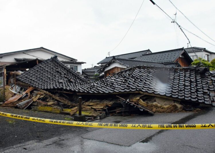 (VIDEOS) Tsunami afecta a Japón tras varios terremotos de hasta 7,6 de magnitud que ha dejado personas atrapadas bajo los escombros