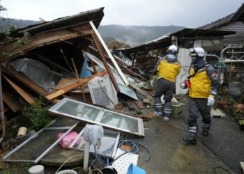 Los rescatistas japoneses buscan a 79 personas desaparecidas tras el terremoto