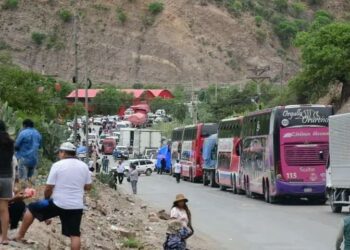Los bloqueos de carreteras por los seguidores de Evo Morales ya generan desabastecimiento en Bolivia