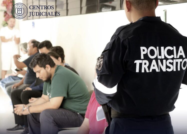 Juzgados de Paz de San Salvador presentan a 10 conductores peligrosos