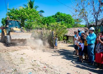 DOM inició transformación de 1.86 kilómetros de calles rurales en Santa Clara, San Vicente