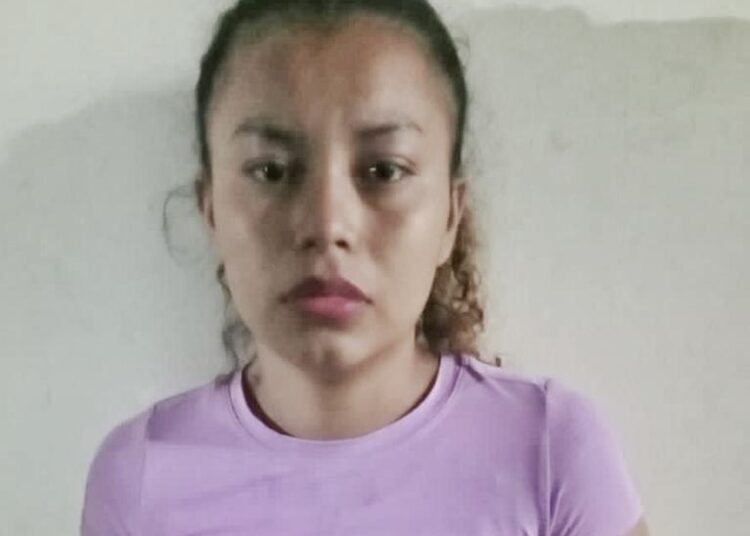 Detienen a mujer que extorsionaba a comerciantes de Nejapa y presumía sus vínculos con la MS