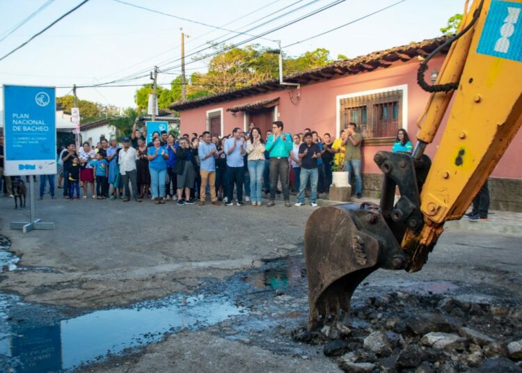 DOM inicia transformación de calles urbanas en Huizúcar, La Libertad