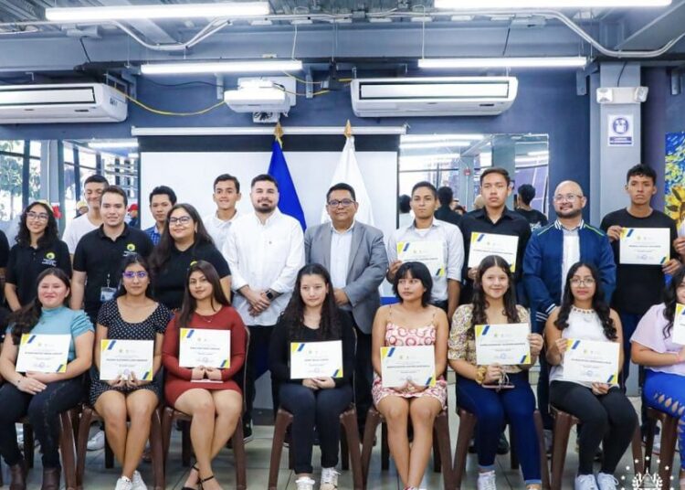 Tejido Social gradúa a 40 jóvenes que cursaron talleres de orientación vocacional