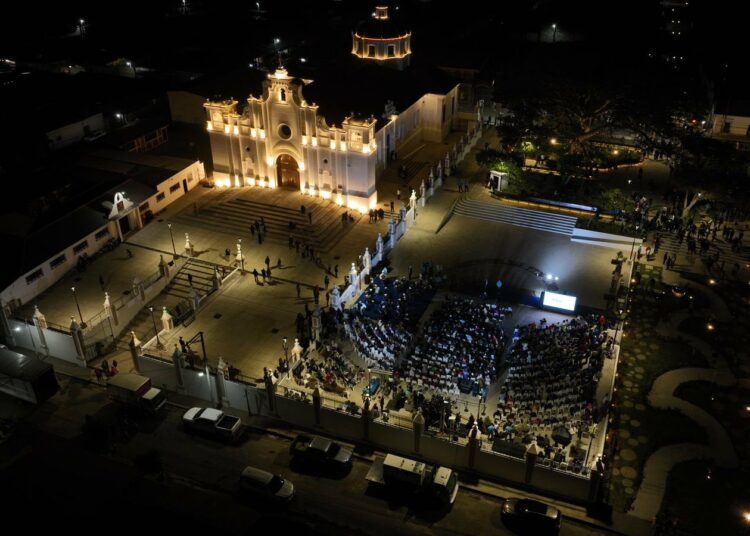 Obras Municipales entrega revitalizado Centro Histórico en Apaneca