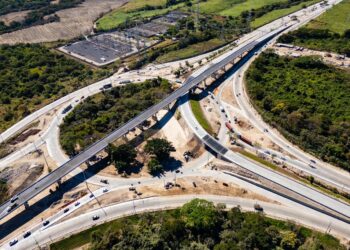 Pavimentación del paso elevado de Apopa a San Salvador en redondel Integración está por finalizar