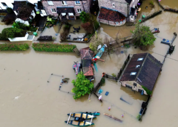 La tormenta Henk provocó inundaciones cancelaron trenes y evacuaron a cientos de hogares por el desborde de varios ríos en Inglaterra