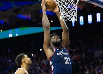 NBA: Joel Embiid de Philadelphia 76ers anotó 70 puntos y rompió un récord de hace medio siglo