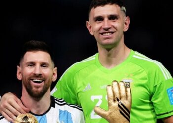 Messi y Dibu Martínez fueron nominados para integrar el once ideal de la FIFA