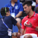 Alerta por la lesión de Djokovic que le cortó un invicto de 43 partidos y podría sacarlo del Australian Open