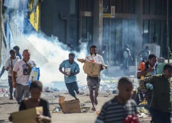 Disturbios en Papúa Nueva Guinea dejan al menos 15 muertos